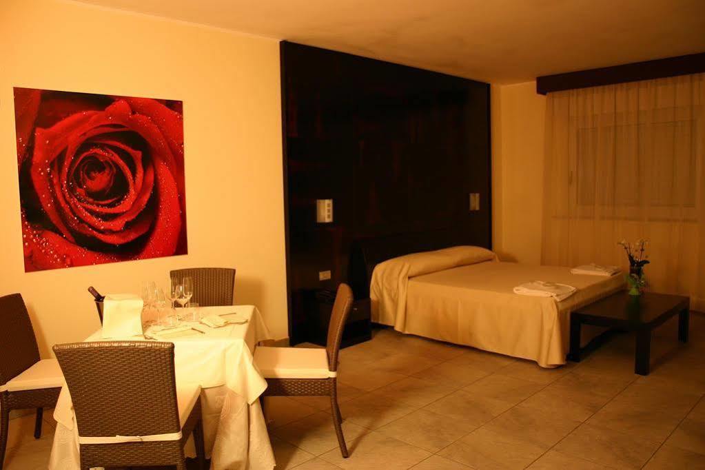 Hotel Le Sorgenti โปโปลิ ภายนอก รูปภาพ